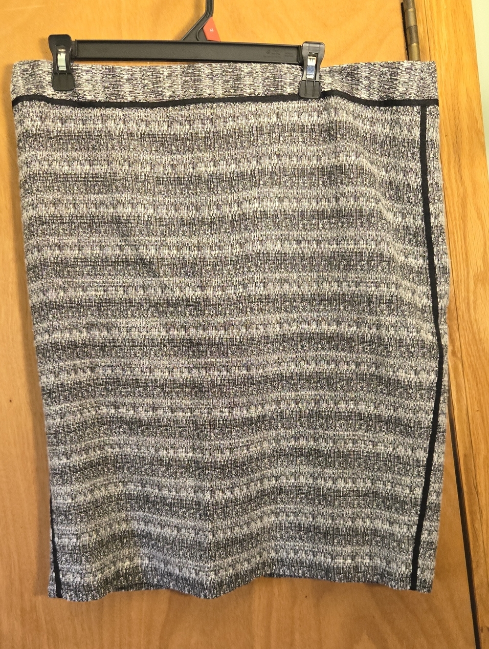 Liz Claiborne Gray Textured Pencil Skirt with Black Piping